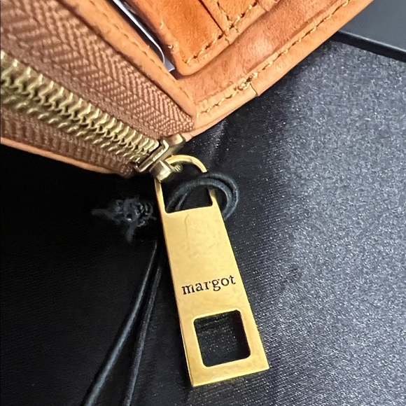 Margot New York |  “Gina” Leather Compact Wallet - Picture 6 of 12